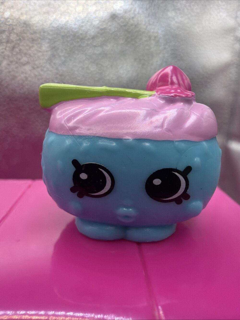 Shopkins Season 8 World Vacation ASIA Suki Sushi 8-103 Blue Rice Pink Green